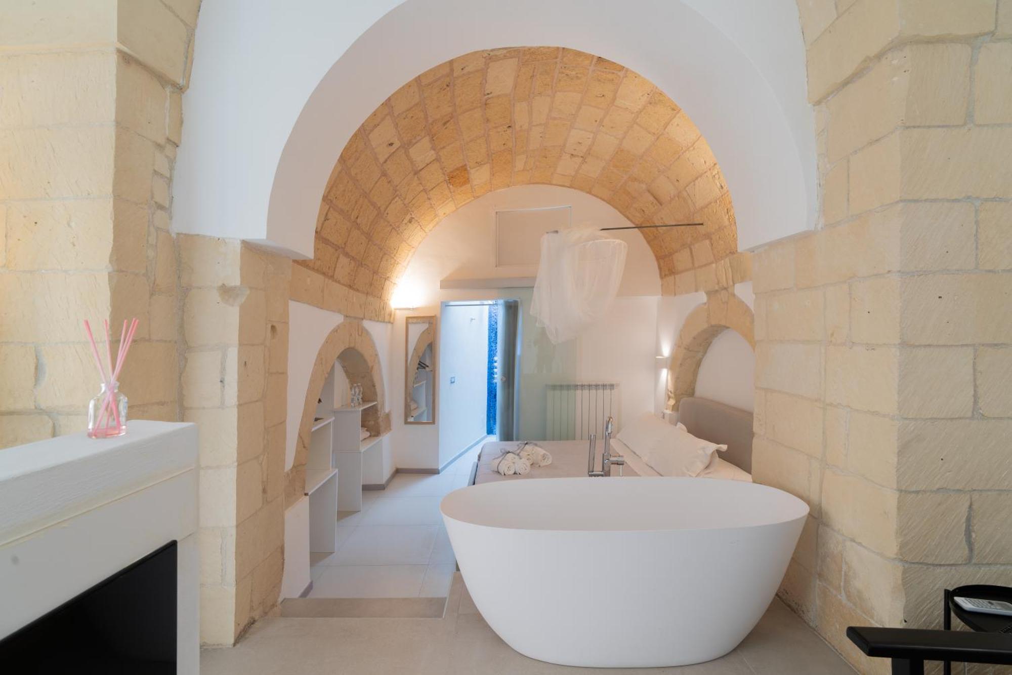 Dimora Barocca Luxury Suites Lecce Exterior photo