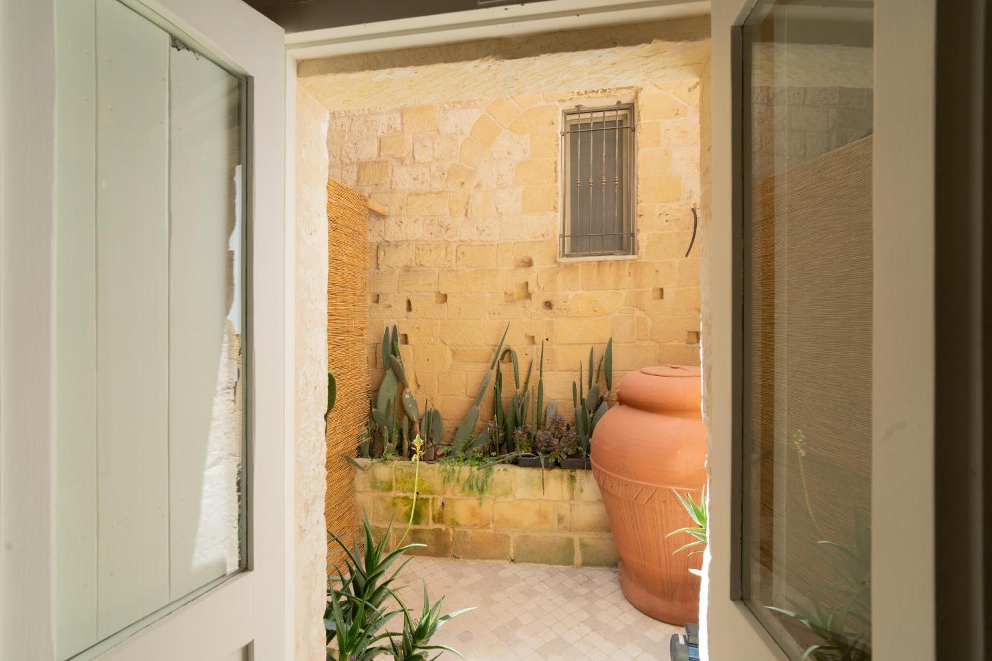Dimora Barocca Luxury Suites Lecce Exterior photo